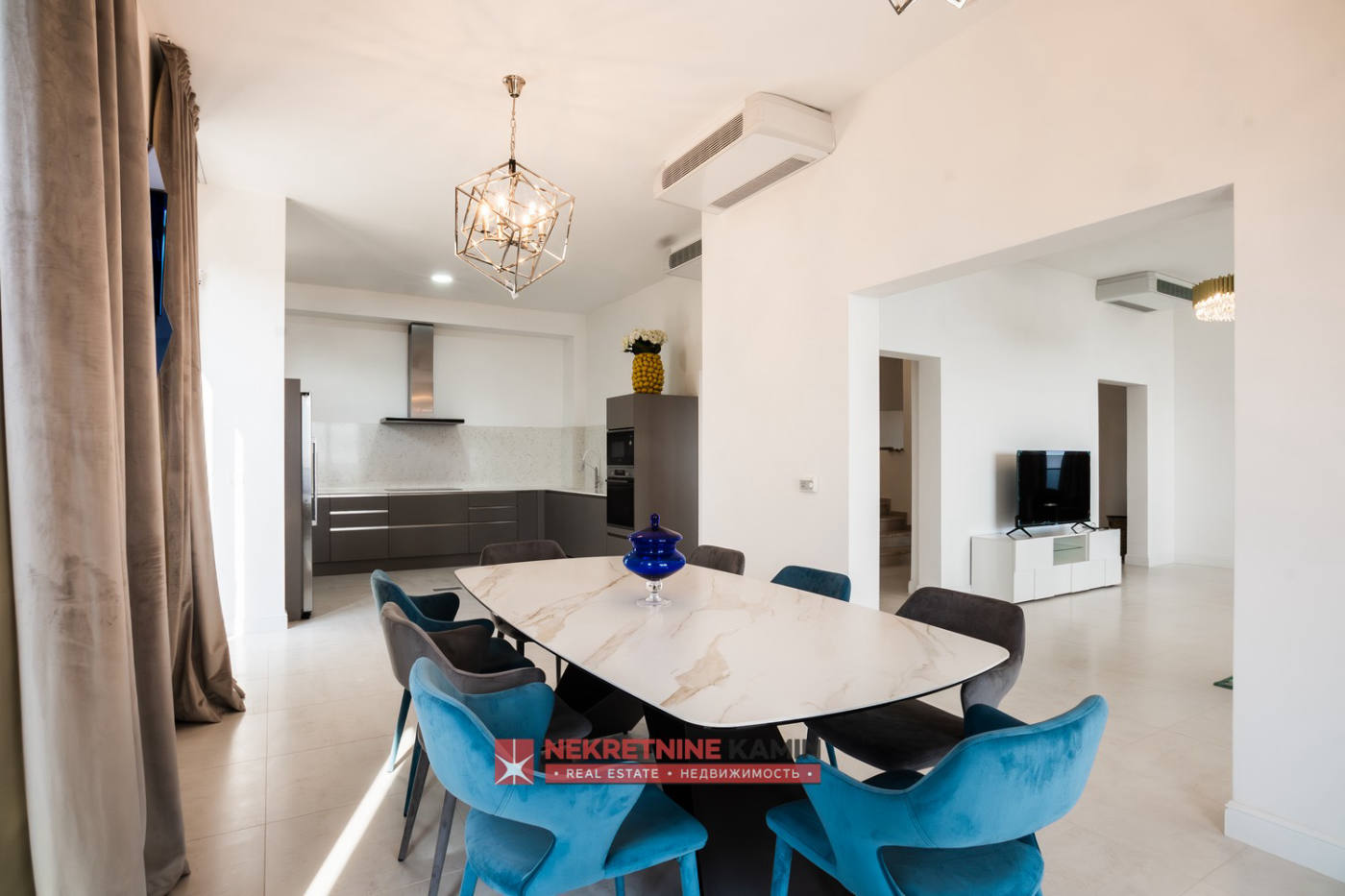 Квартира, 6803 м², 2 520 000$ — FAKTOR